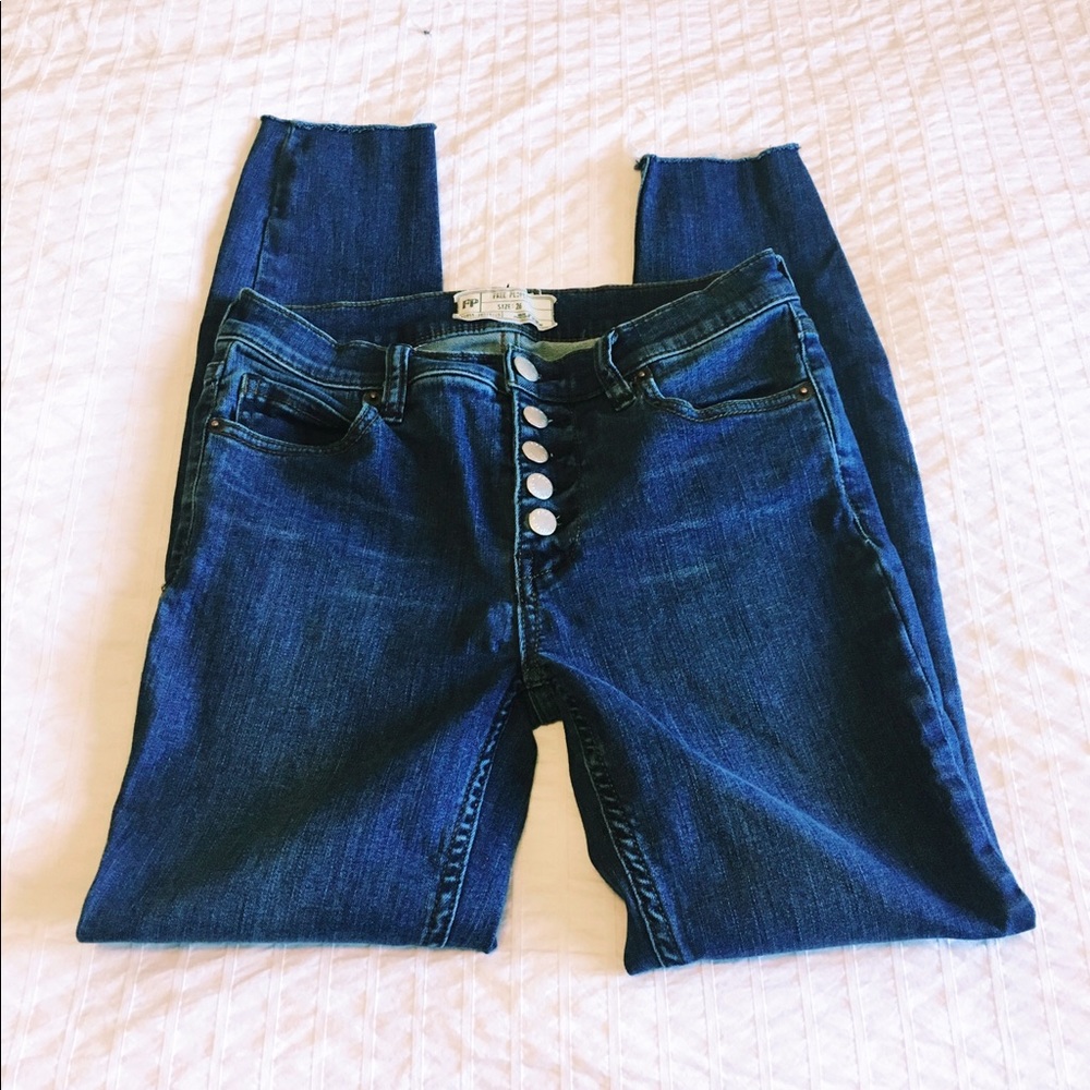 *Price Firm* Free People 5 Button Raw Hem Skinnies